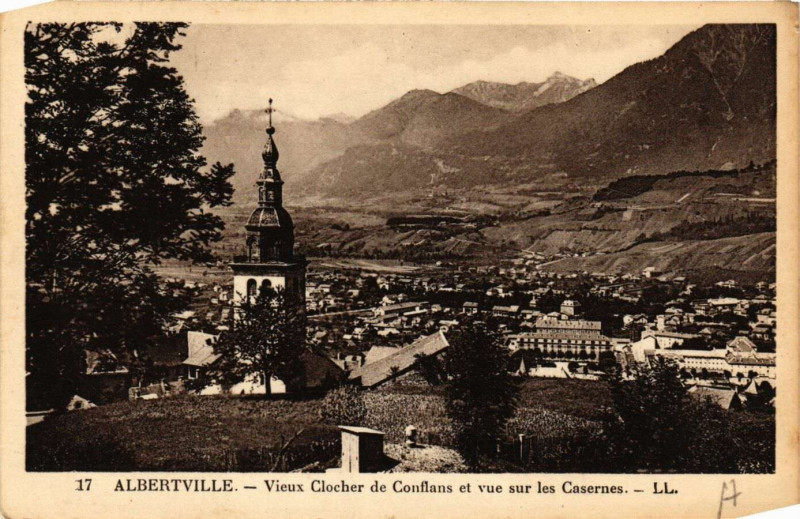 Carte postale ancienne Albertville - Vieux Clocher de Conflans et vue sur les Casernes à Albertville