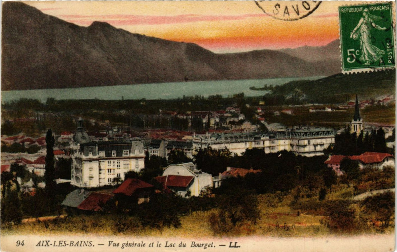Carte postale ancienne Aix-les-Bains - Vue générale et le Lac du Bourget à Aix-les-Bains