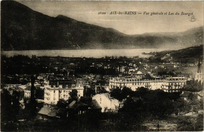 Carte postale ancienne Aix-les-Bains - Vue générale et Lac du Bourget à Aix-les-Bains