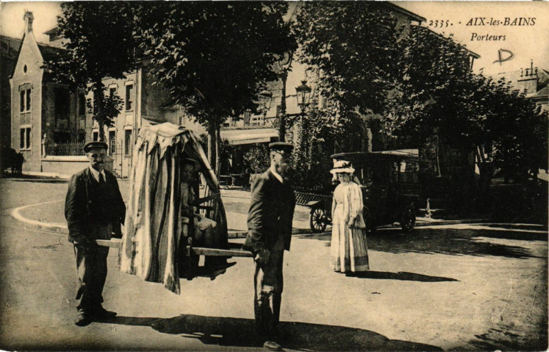 Carte postale ancienne Aix-les-Bains - Porteurs à Aix-les-Bains