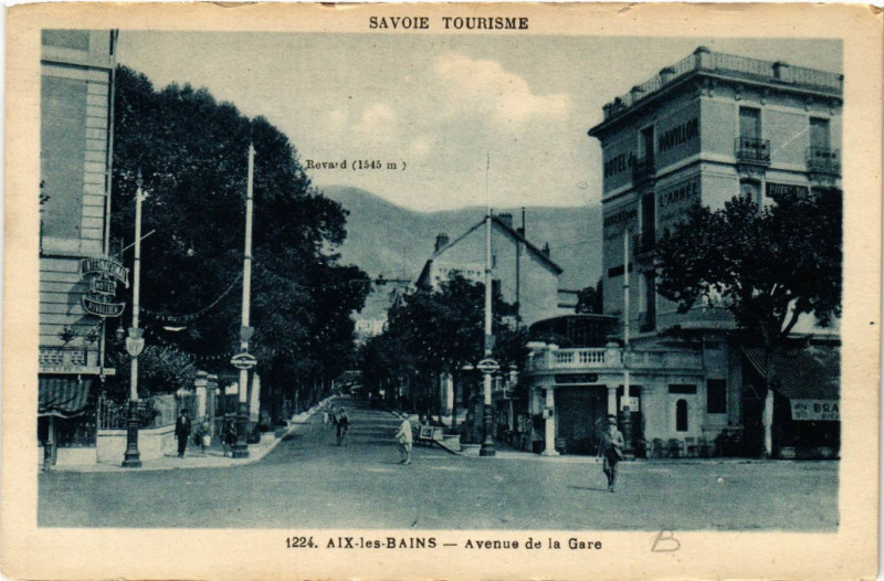 Carte postale ancienne Aix-les-Bains - Avenue de la Gare à Aix-les-Bains
