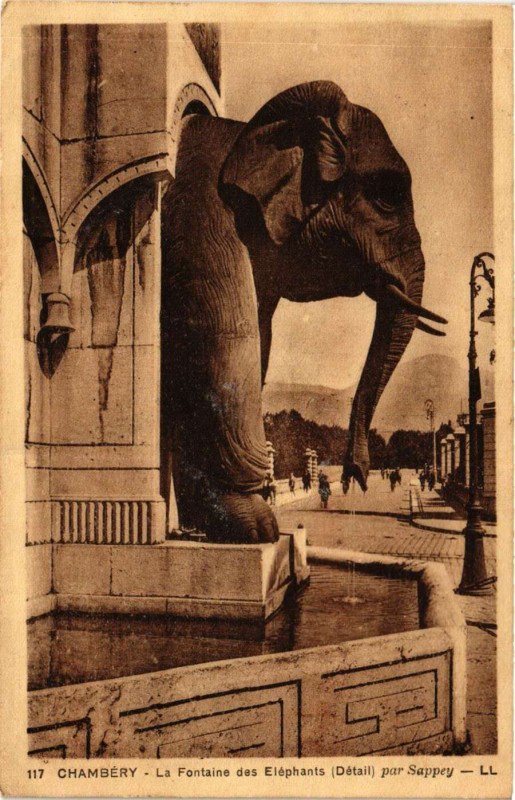 Carte postale ancienne Chambery - La Fontaine des Eléphants (Détail) par Sappey à Chambéry