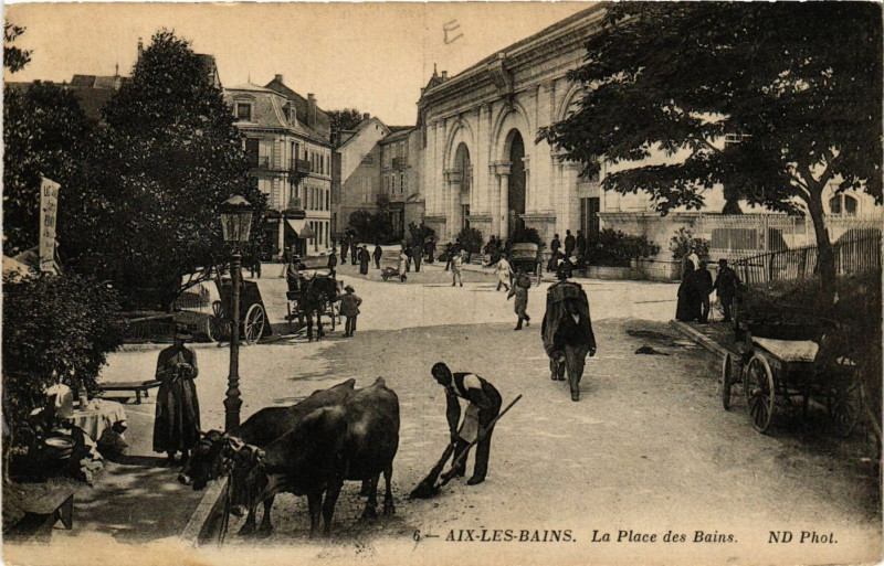 Carte postale ancienne Aix-les-Bains - La Place des Bains à Aix-les-Bains