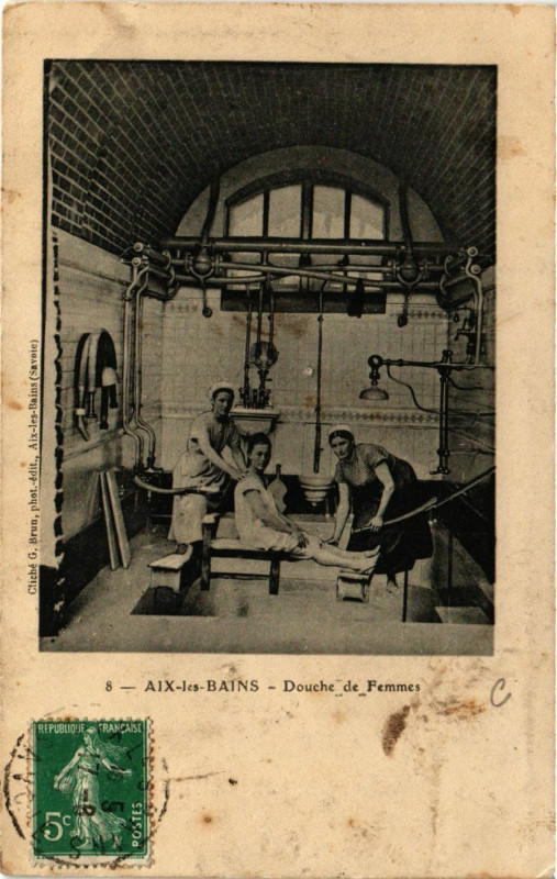 Carte postale ancienne Aix-les-Bains - Douche de Femmes à Aix-les-Bains