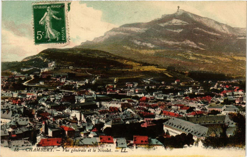 Carte postale ancienne Chambery - Vue générale et le Nivolet à Chambéry