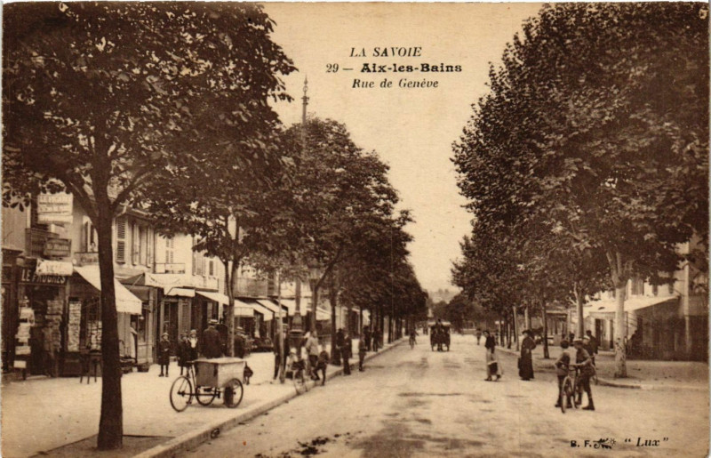 Carte postale ancienne Aix-les-Bains - Rue de Genéve à Aix-les-Bains