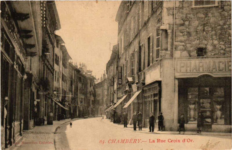 Carte postale ancienne Chambery - La Rue Croix d'Or à Chambéry