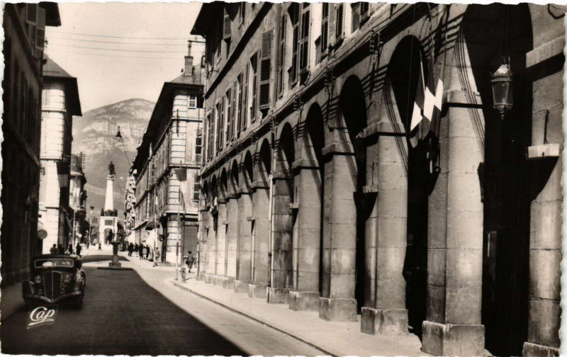 Carte postale ancienne Chambery - Rue de Boigne à Chambéry
