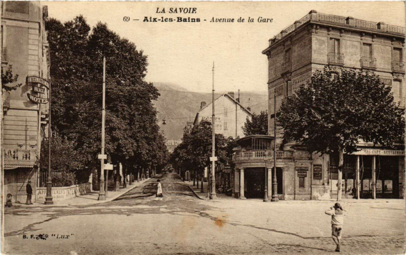 Carte postale ancienne Aix-les-Bains - Avenue de la Gare à Aix-les-Bains