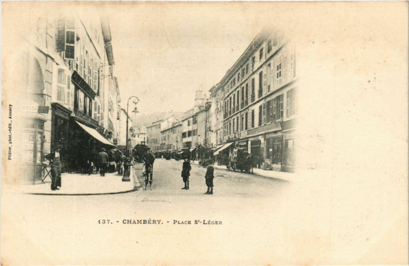 Carte postale ancienne Chambery - Place Saint-Leger à Chambéry