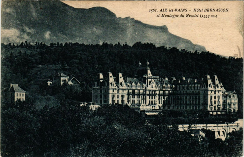 Carte postale ancienne Aix-les-Bains - Hotel Bernascon et Montagne du Nivolet (1553 m) à Aix-les-Bains