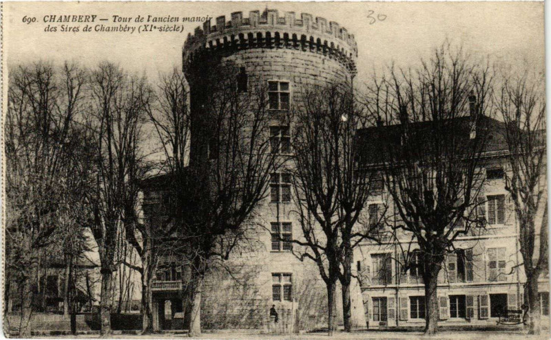 Carte postale ancienne Chambery - Tour de Lancien manoir du Sires de Chambery à Chambéry