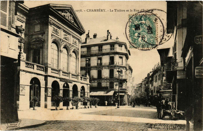 Carte postale ancienne Chambery - Le Théare et la Rue d'Italie à Chambéry