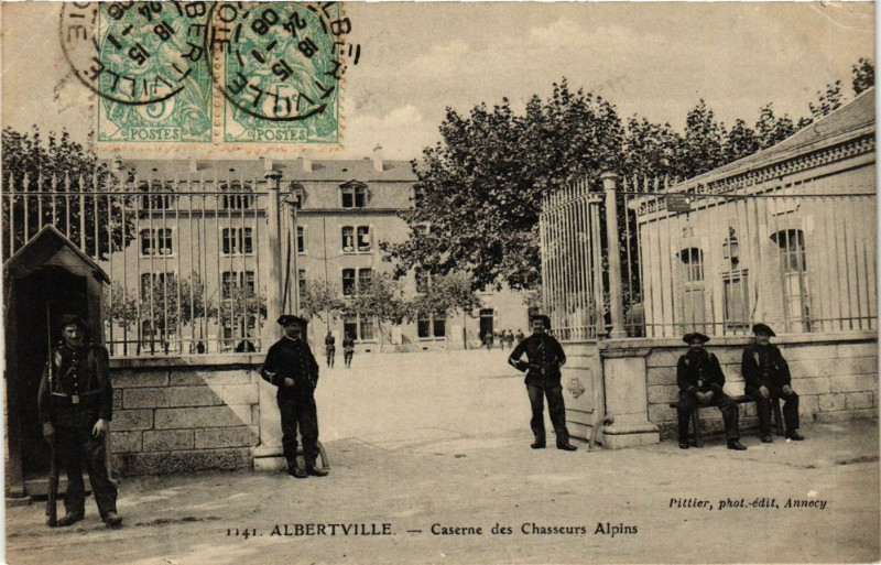Carte postale ancienne Albertville - Caserne des Chasseurs Alpins à Albertville