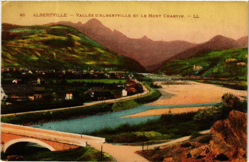 Carte postale ancienne Albertville - Vallée d'Albertville et le Mont-Charvin à Albertville