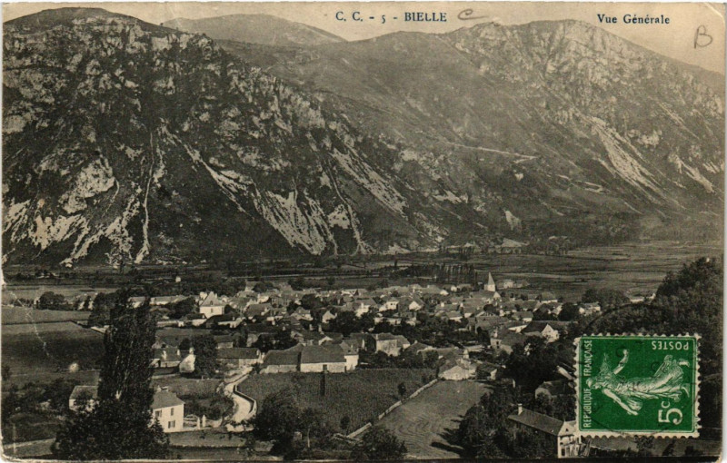Carte postale ancienne Bielle - Vue générale