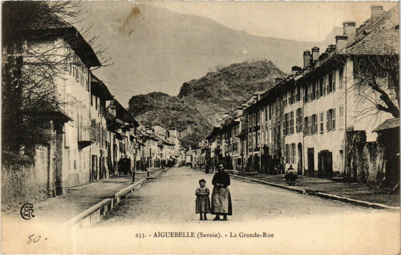 Carte postale ancienne Aiguebelle - La Grande-Rue