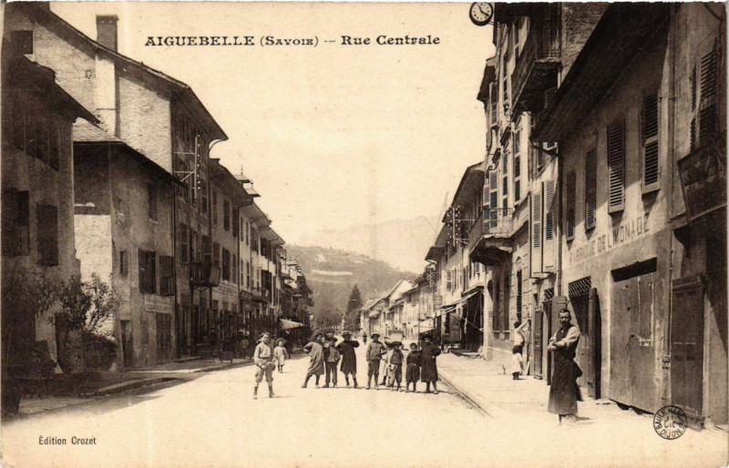 Carte postale ancienne Aiguebelle - Rue Centrale