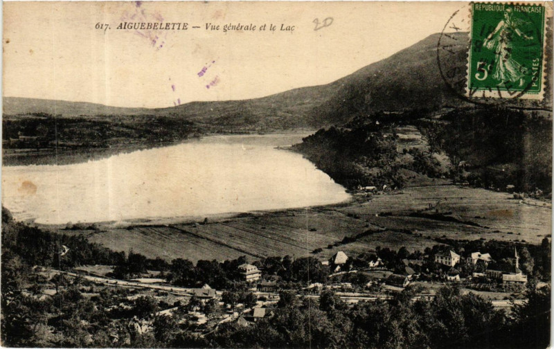 Carte postale ancienne Aiguebelette - Vue générale et le Lac
