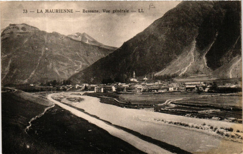 Carte postale ancienne La Maurienne - Bessans Vue générale à Bessans