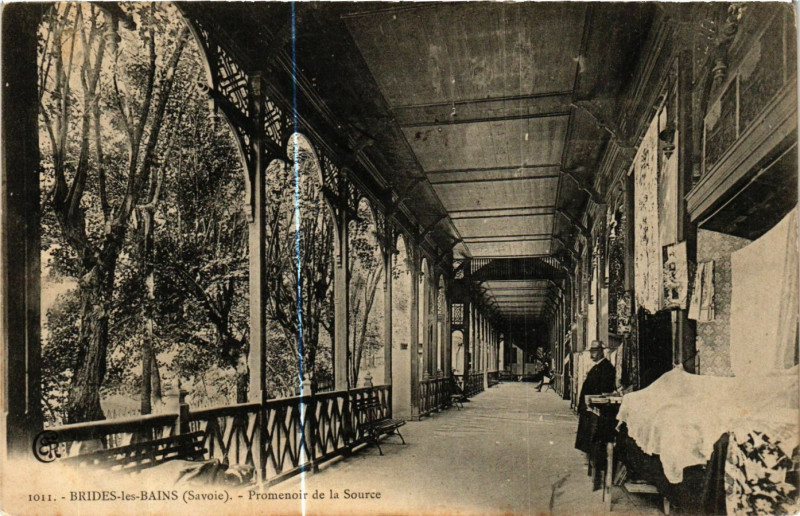 Carte postale ancienne Brides-les-Bains - Promenoir de la Source à Brides-les-Bains