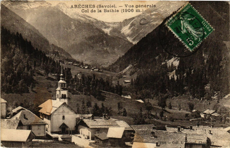 Carte postale ancienne Areches - Vue générale - Col de la Bathie (1906 m)