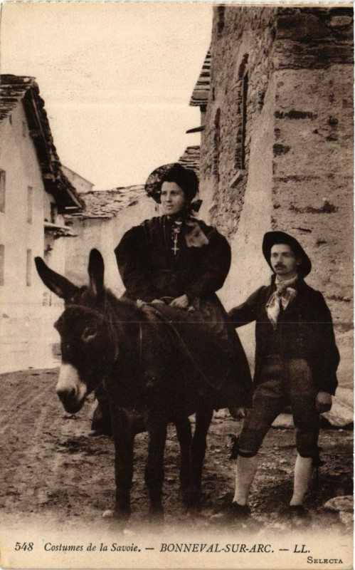 Carte postale ancienne Costumes de la Savoie - Bonneval-sur-Arc à Bonneval-sur-Arc
