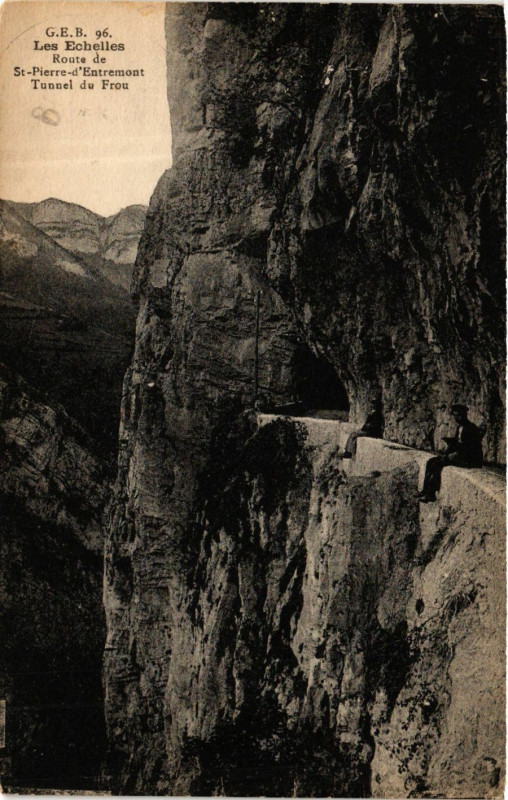 Carte postale ancienne Les Echelles - Route de Saint-Pierre-d'Entremnt Tunnel de Frou aux Échelles