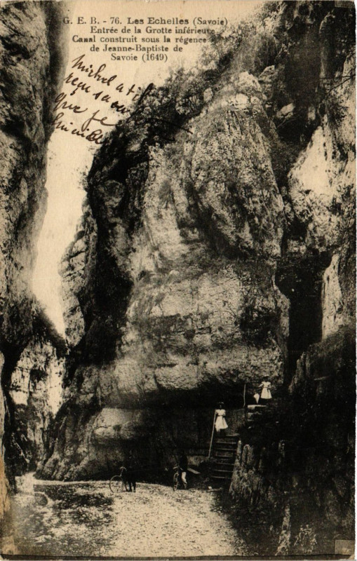 Carte postale ancienne Les Echelles - Entrée de la Grotte inférieure - Canal .. aux Échelles