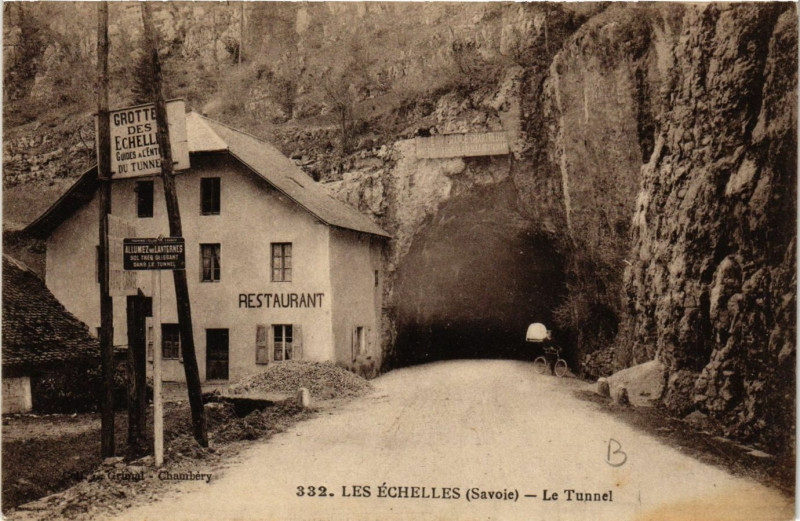 Carte postale ancienne Les Echelles - Le Tunnel aux Échelles