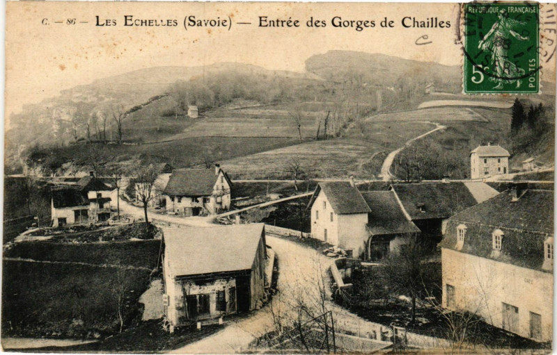 Carte postale ancienne Les Echelles - Entrée des Gorges de Chailles aux Échelles