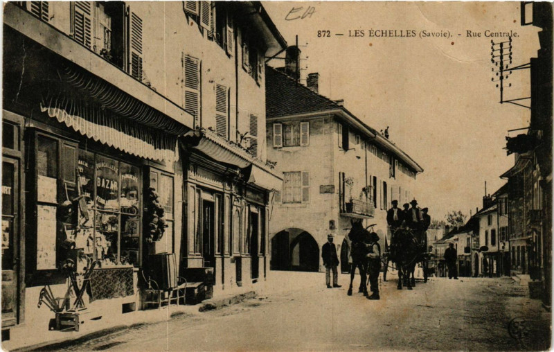 Carte postale ancienne Les Echelles - Rue Centrale aux Échelles