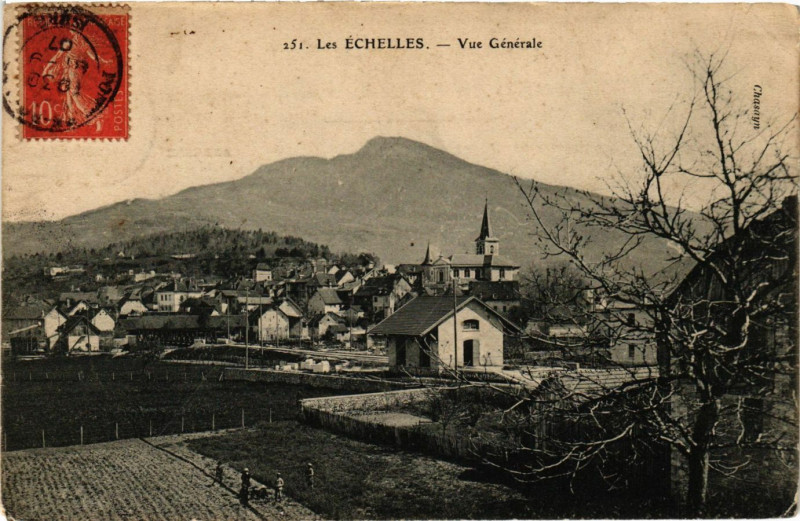 Carte postale ancienne Les Echelles - Vue générale aux Échelles