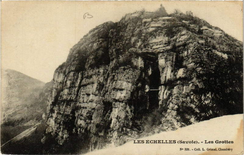 Carte postale ancienne Les Echelles - Les Grottes aux Échelles
