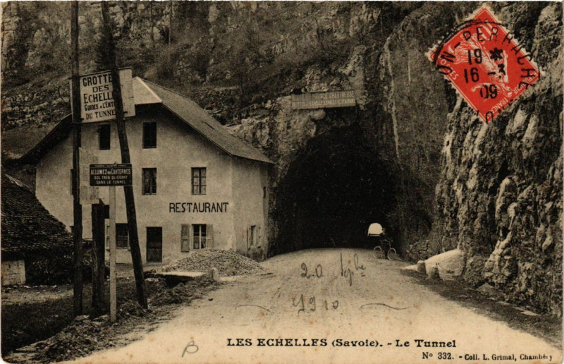 Carte postale ancienne Les Echelles - Le Tunnel aux Échelles