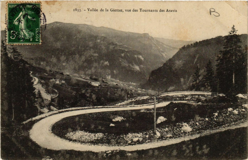 Carte postale ancienne Vallée de la Giettaz vue des Tournants des Aravis à La Giettaz