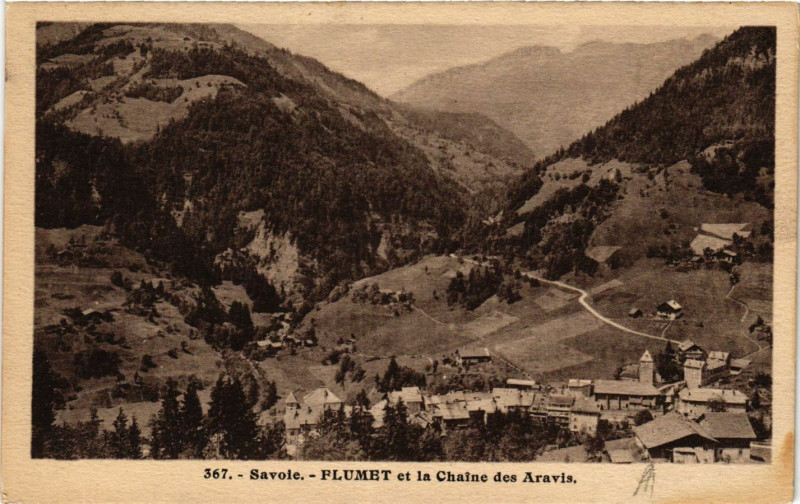 Carte postale ancienne Flumet et la Chaine des Aravis à Flumet