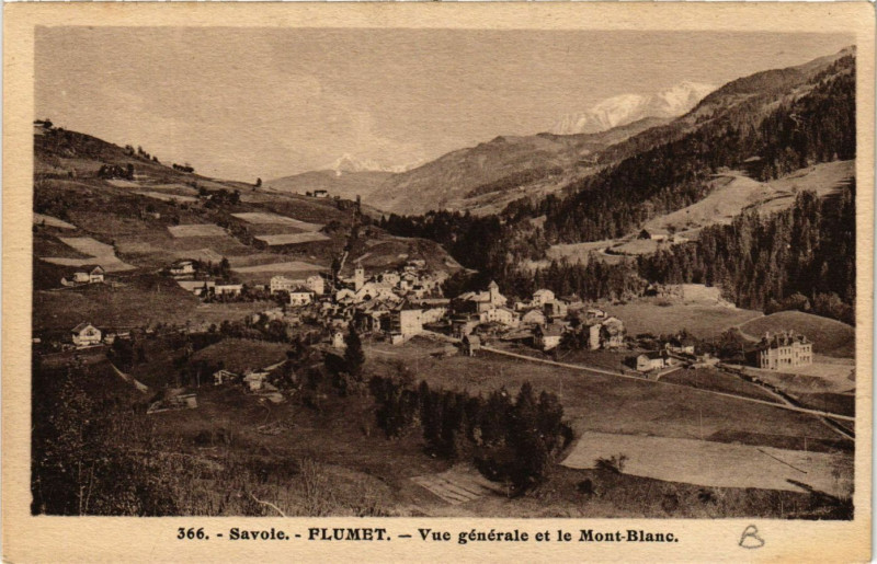Carte postale ancienne Flumet - Vue générale et le Mont-Blanc à Flumet