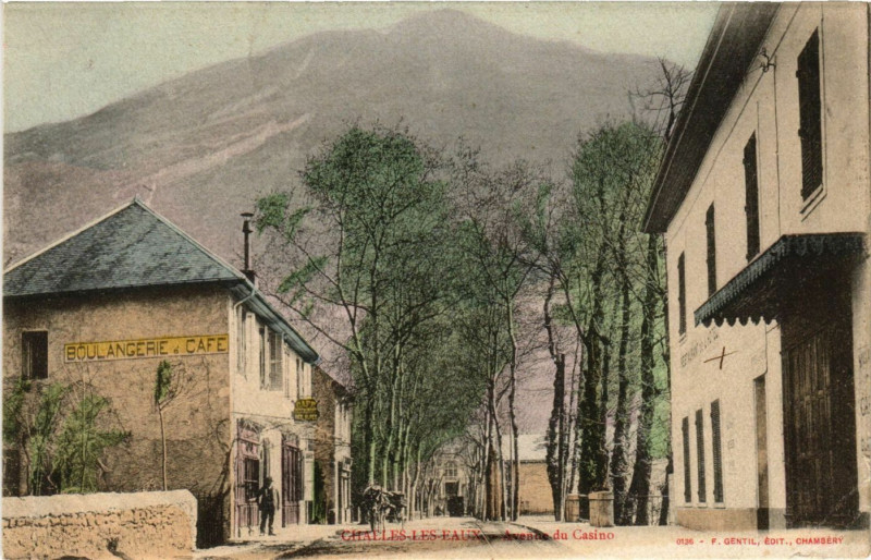 Carte postale ancienne Challes-les-Eaux - Avenue du Casino à Challes-les-Eaux