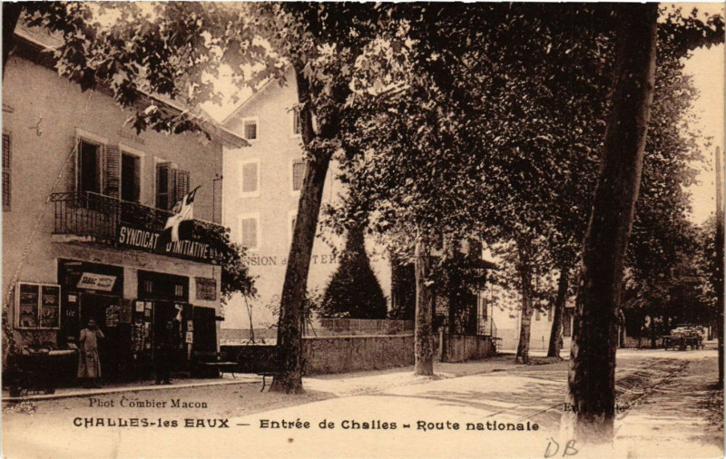 Carte postale ancienne Challes-les-Eaux - Entrée de Challes - Route nationale à Challes-les-Eaux