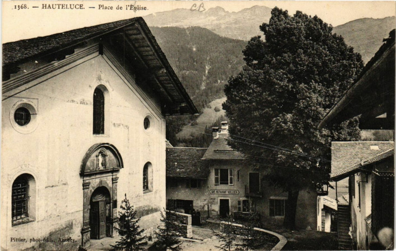 Carte postale ancienne Hauteluce - Place de l'Eglise à Hauteluce