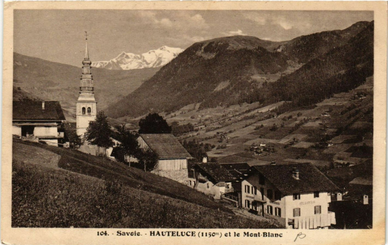 Carte postale ancienne Hauteluce (1130 m) et le Mont-Blanc à Hauteluce