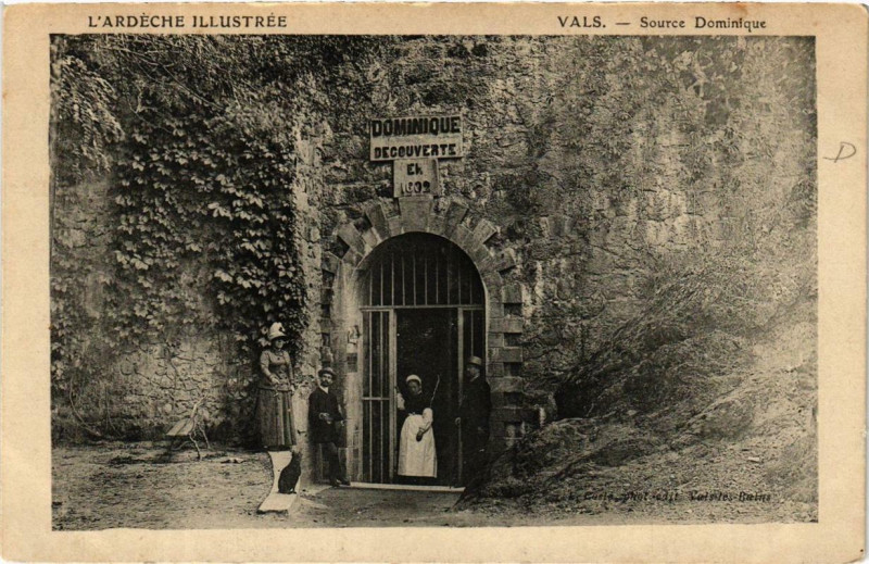 Carte postale ancienne Vals Source Dominique