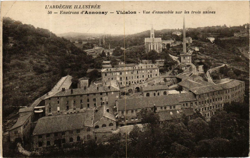 Carte postale ancienne Env. de Annonay Vidalon. Vue d'ensemble sur les trois usines à Annonay