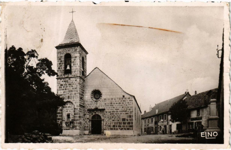 Carte postale ancienne Saint-Eulalie. Place de l'Eglise