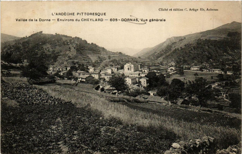 Carte postale ancienne Vallée de la Dorne. Dornas. Vue générale à Dornas