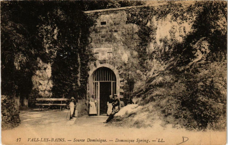 Carte postale ancienne Vals-les-Bains Source Dominique à Vals-les-Bains