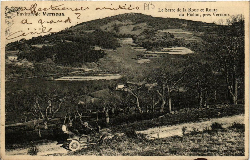 Carte postale ancienne Env. de Vernoux Le Serre de la Roue et Route du Pialou