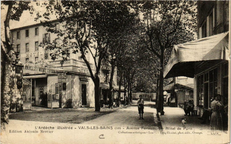 Carte postale ancienne Vals-les-Bains Avenue Farincourt. Hotel de Paris à Vals-les-Bains