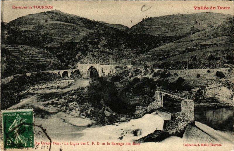 Carte postale ancienne Vallée du Doux. Le Grand Pont